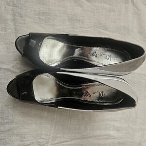 Shoes Silver/Black Size 7
